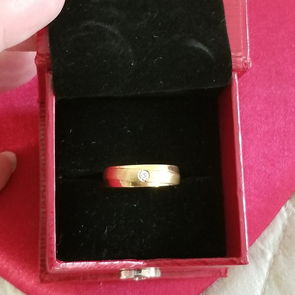 18K 750 Diamond Ring - Picture 8 of 16
